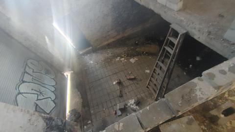 Chop Shop and Wooden Pallets - 20220328_171914_HDR.jpg