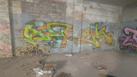 Chop Shop and Wooden Pallets - 20220328_172027.jpg