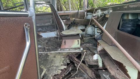 Abandoned bus and car - C1F52A13-99C7-42BF-95EB-225F02173099.jpeg