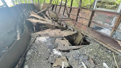 Abandoned bus and car - 74F4E968-04D7-4802-BBED-517A9EC59639.jpeg