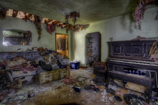 Dusty Pictures & Decrepit Floors photo 4