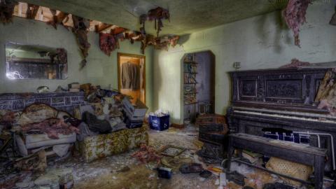 Dusty Pictures & Decrepit Floors photo 4