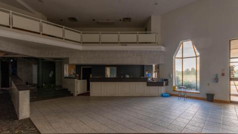 no tell motel! - Abandoned Hotel With Heart Shaped Jacuzzi Tubs-1.jpg