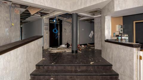 no tell motel! - Abandoned Hotel With Heart Shaped Jacuzzi Tubs-5.jpg