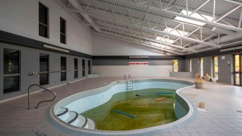 no tell motel! - Abandoned Hotel With Heart Shaped Jacuzzi Tubs-6.jpg