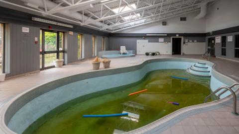 no tell motel! - Abandoned Hotel With Heart Shaped Jacuzzi Tubs-9.jpg