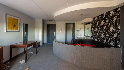 no tell motel! - Abandoned Hotel With Heart Shaped Jacuzzi Tubs-16.jpg