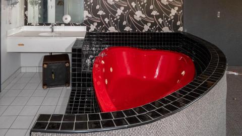 no tell motel! - Abandoned Hotel With Heart Shaped Jacuzzi Tubs-26.jpg