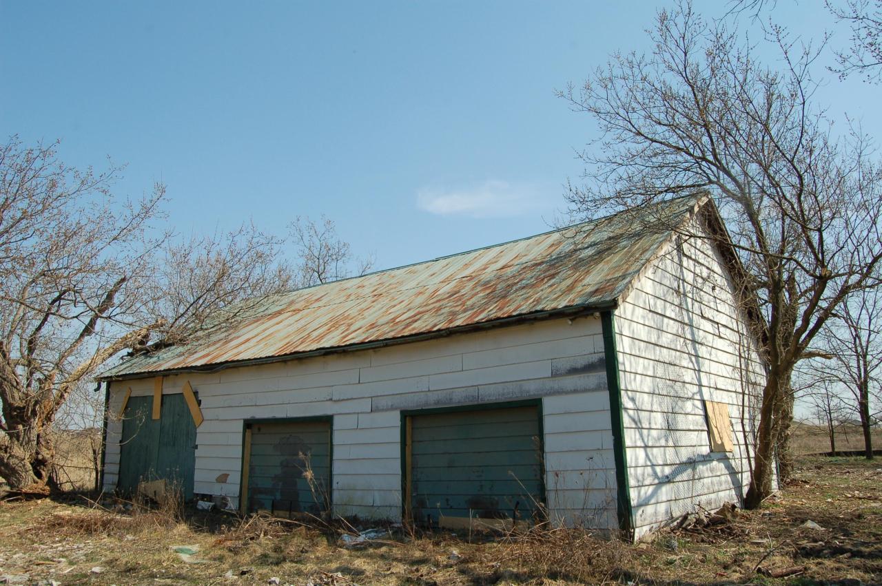 March 22, 2012 - Side Garage.JPG