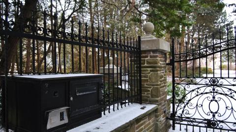 Living On The Edge - March 2013 - 0.jpg