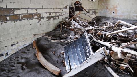 Living On The Edge - March 2013 - DSC_0113.jpg