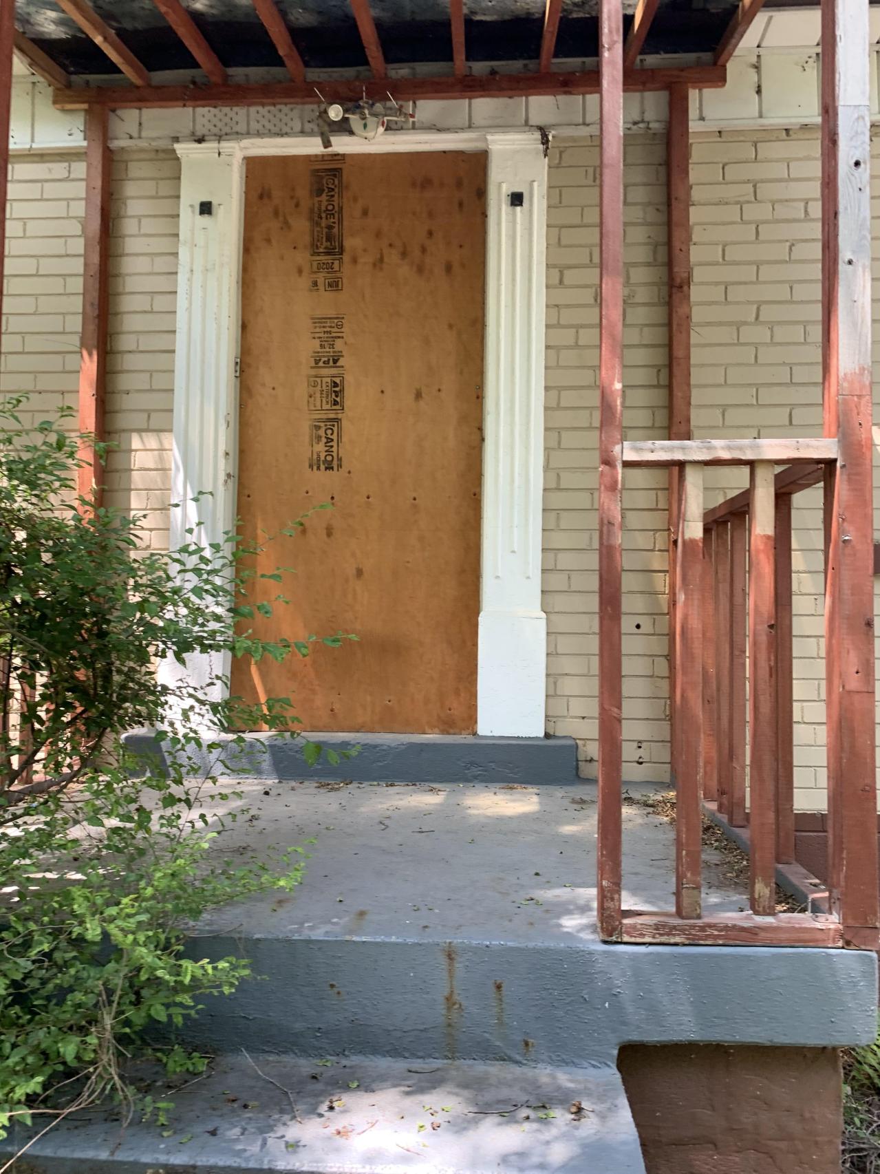 Can't get inside anymore... - IMG_4490.jpg