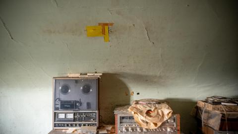 august 2019 - Abandoned Time Capsule Farmhouse Antique Audio Equipment-11.jpg