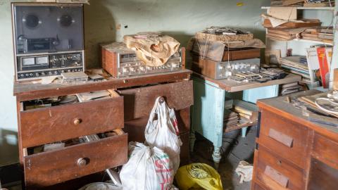 august 2019 - Abandoned Time Capsule Farmhouse Antique Audio Equipment-12.jpg