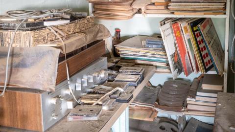 august 2019 - Abandoned Time Capsule Farmhouse Antique Audio Equipment-13.jpg