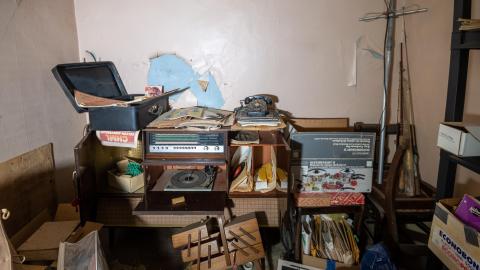 august 2019 - Abandoned Time Capsule Farmhouse Antique Audio Equipment-23.jpg