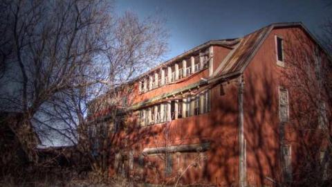 Nice Red Barn - Old-House--Barns24.jpg