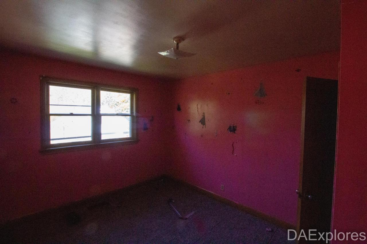 812 Rossland E - Live Green, Live Better - IMG_3220.JPG