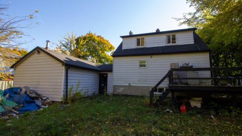 Photo from 816 Rossland E - Twin Bongs