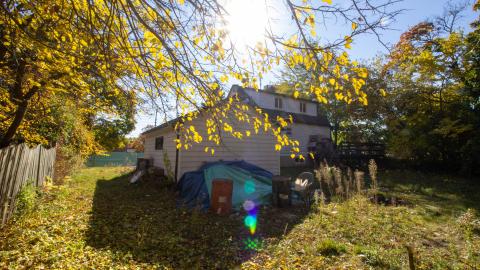 Photo from 816 Rossland E - Twin Bongs