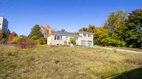 812 Rossland E - Live Green, Live Better - IMG_3287.JPG