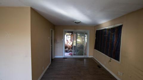 900 Rossland E - Split Level No. 2 - IMG_3234.JPG