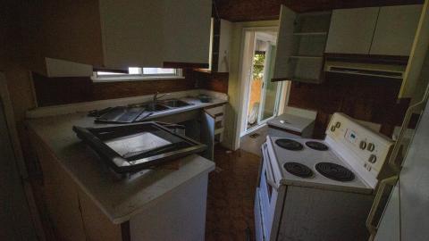 900 Rossland E - Split Level No. 2 - IMG_3235.JPG