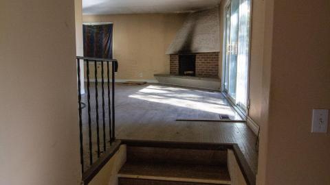 900 Rossland E - Split Level No. 2 - IMG_3238.JPG