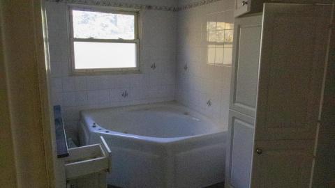 900 Rossland E - Split Level No. 2 - IMG_3240.JPG