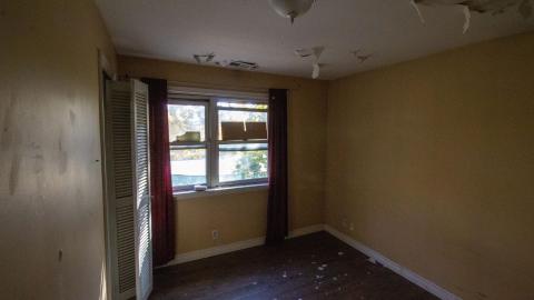 900 Rossland E - Split Level No. 2 - IMG_3242.JPG