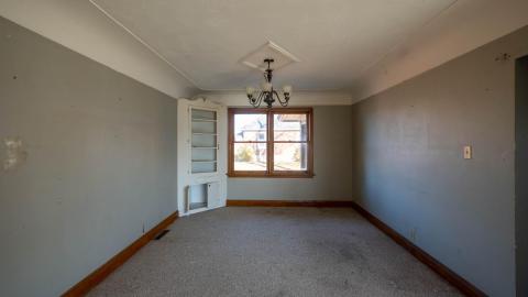 dont even bother - abandoned bungalow on highway 5-5.jpg