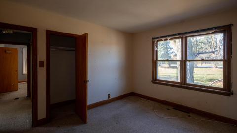 dont even bother - abandoned bungalow on highway 5-6.jpg