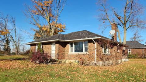 dont even bother - abandoned bungalow on highway 5-11.jpg