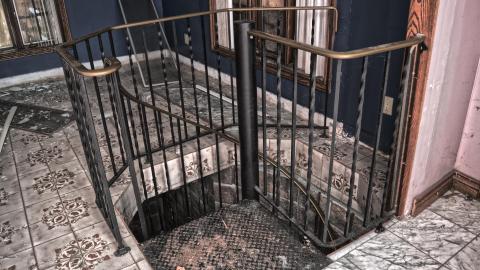 The Infamous HDR Mirror Selfie Phase Every Explorer Went Through - February 2015 - 4.jpg