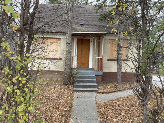 All boarded up - FFF7F83E-D2B4-4513-BA9D-A2DCAFEF6F0B.jpeg