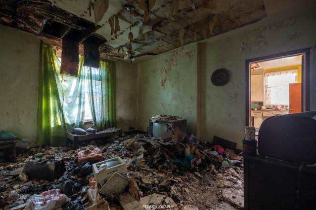 Bikes N Stuff - abandoned bikers house with motorcycles-3.jpg