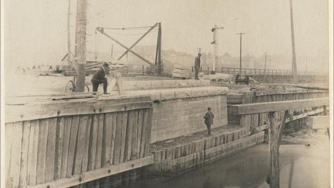 East Aveune in 1899. - West abutment, Eastern Avenue bridge over Don River.jpg