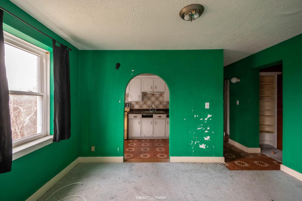 The Brant Park Cooperative Apartments - EXPLORING AN ABANDONED APARTMENT BUILDING-18.jpg