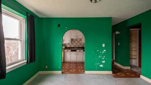 The Brant Park Cooperative Apartments - EXPLORING AN ABANDONED APARTMENT BUILDING-18.jpg