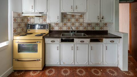 The Brant Park Cooperative Apartments - EXPLORING AN ABANDONED APARTMENT BUILDING-19.jpg