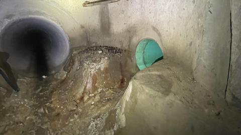 Look, A Hole! - IMG_2237.JPG