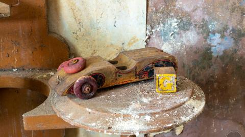 2014 and 2015 - abandoned house walkers line burlington ontario-3.jpg