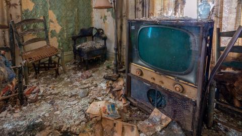 2014 and 2015 - abandoned house walkers line burlington ontario-7.jpg