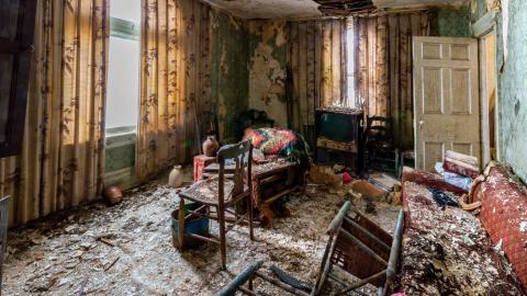 2014 and 2015 - abandoned house walkers line burlington ontario-9.jpg