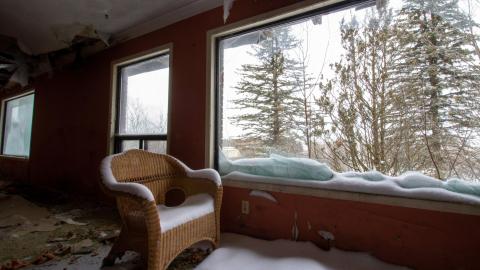 Chair-y Decayed - February 2023 - IMG_3658.JPG