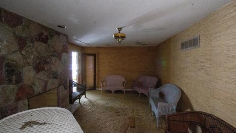 Chair-y Decayed - February 2023 - IMG_3662.JPG