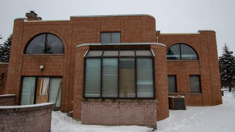 2 Screws Away - Febuary 2023 (Exteriors) - tree-8917.jpg