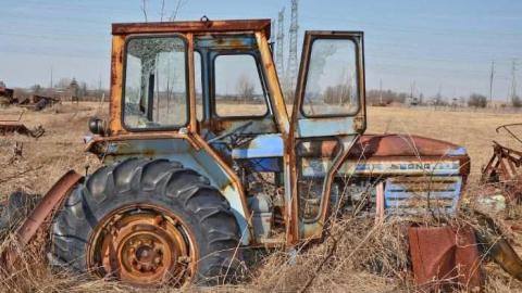 Farm Equip and Cars - DSC_0262_tonemapped.jpg