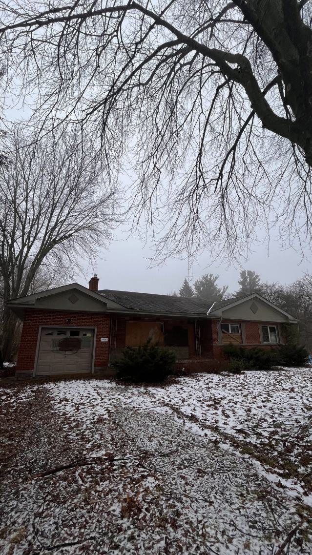 A section of houses abandoned photo 4