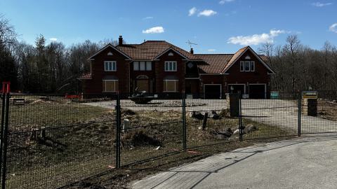 Ghost town of mansions - 7A178B6A-1E86-4B5C-96FB-329249369ABF.jpeg